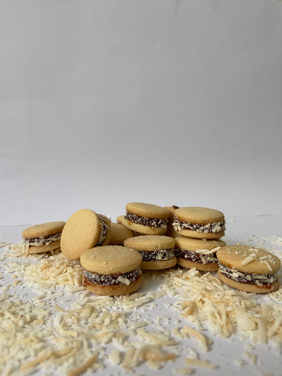 Mini alfajor de maicena con coco-caja con 12 piezas